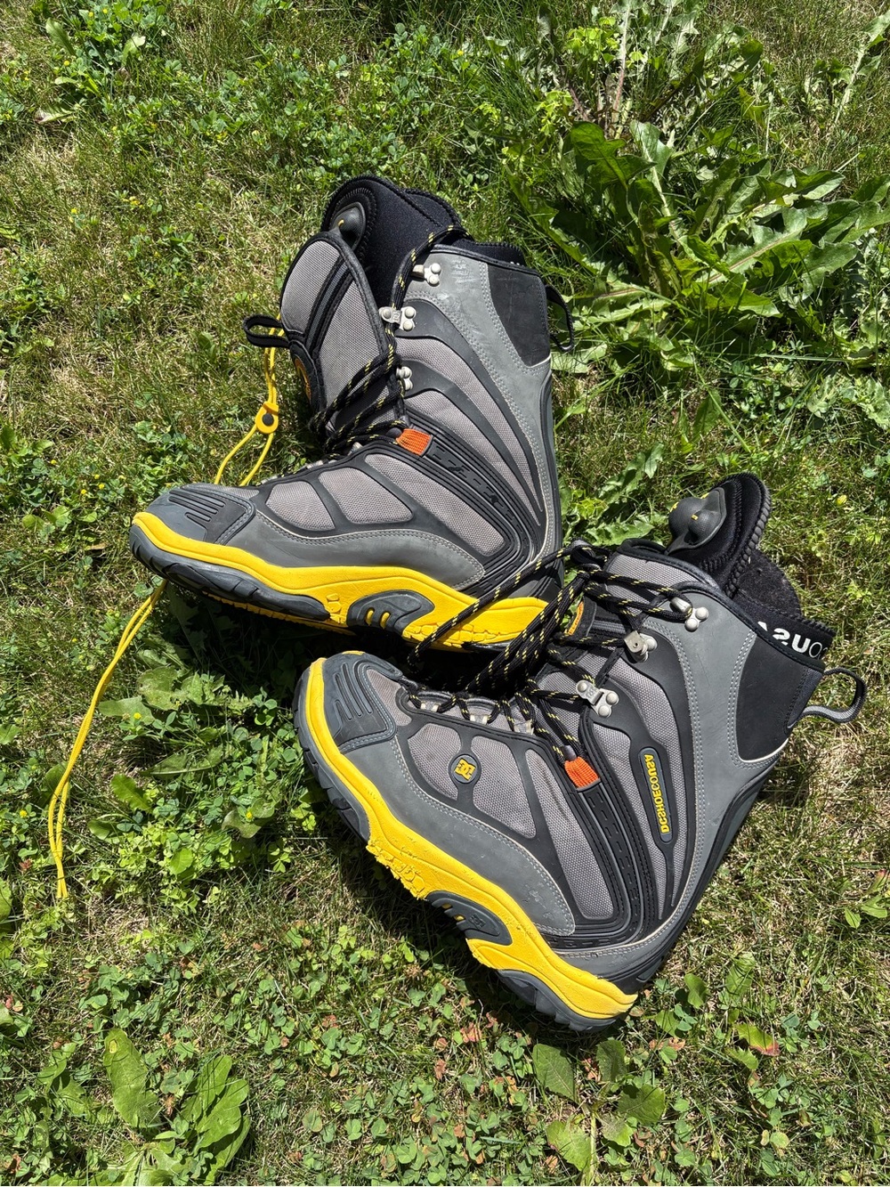DC Shoes Snowboarding boots Y2K **READ** Men’s size 11
